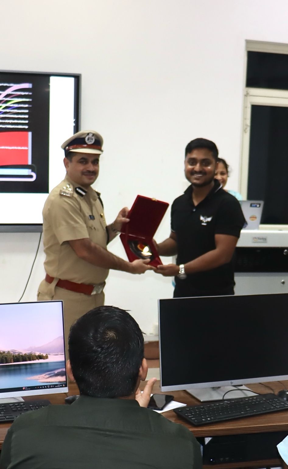 Souvik Haldar felicitated by DIG Rajshekara N IPS Director CDTI